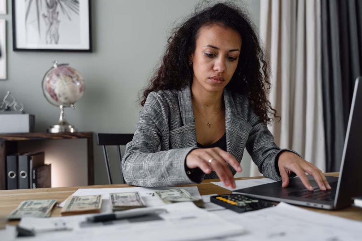 Complément de salaire : comment générer des revenus en louant vos outils ?
