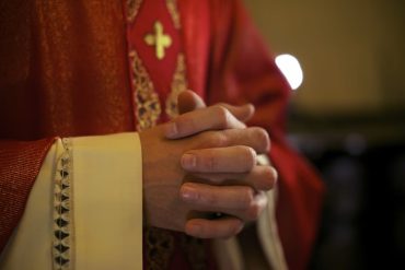 Ars Sacra : l’importance des détails dans la conception des soutanes