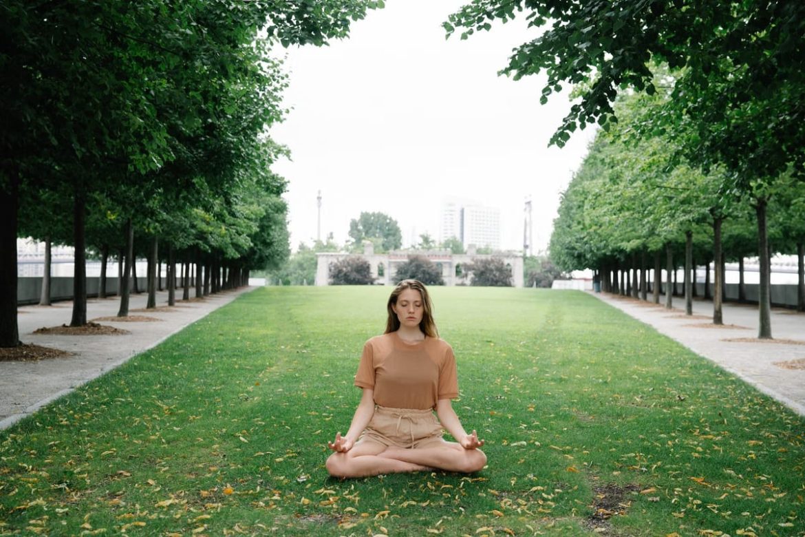 Intégrer la méditation et la nutrition durable au quotidien : stratégies pratiques pour 2026