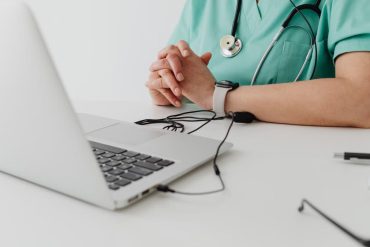 Santé numérique 2026 : 5 révolutions qui transforment votre suivi médical