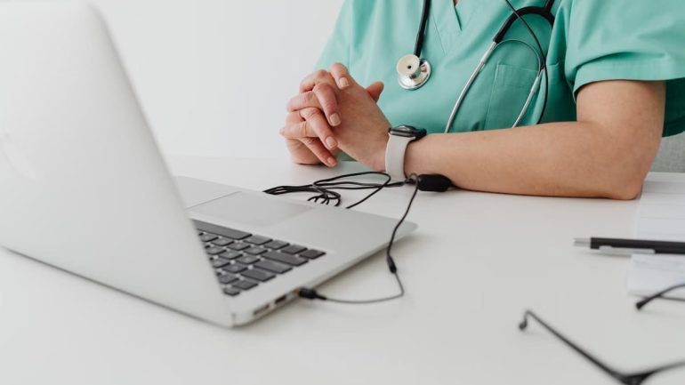 Santé numérique 2026 : 5 révolutions qui transforment votre suivi médical